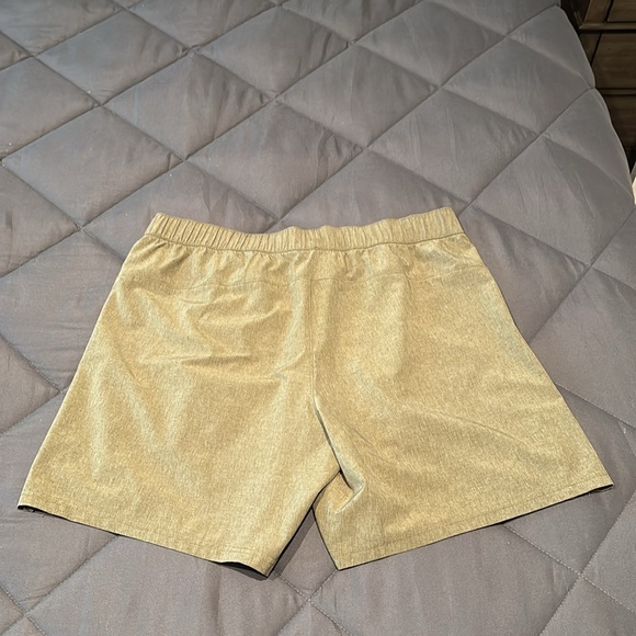 Men’s old navy essential shorts - Picture 4 of 5